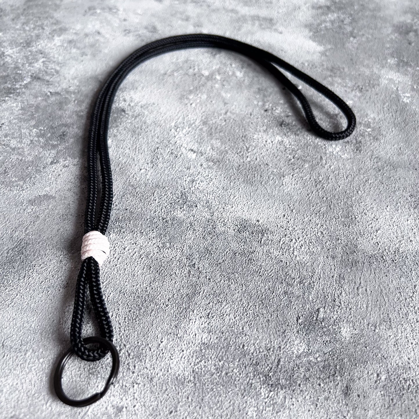 SCHLÜSSELANHÄNGER BLACK