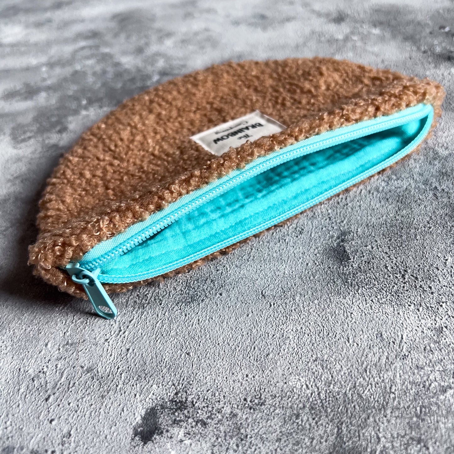 HALFMOON POUCH KARAMELL x TÜRKIS