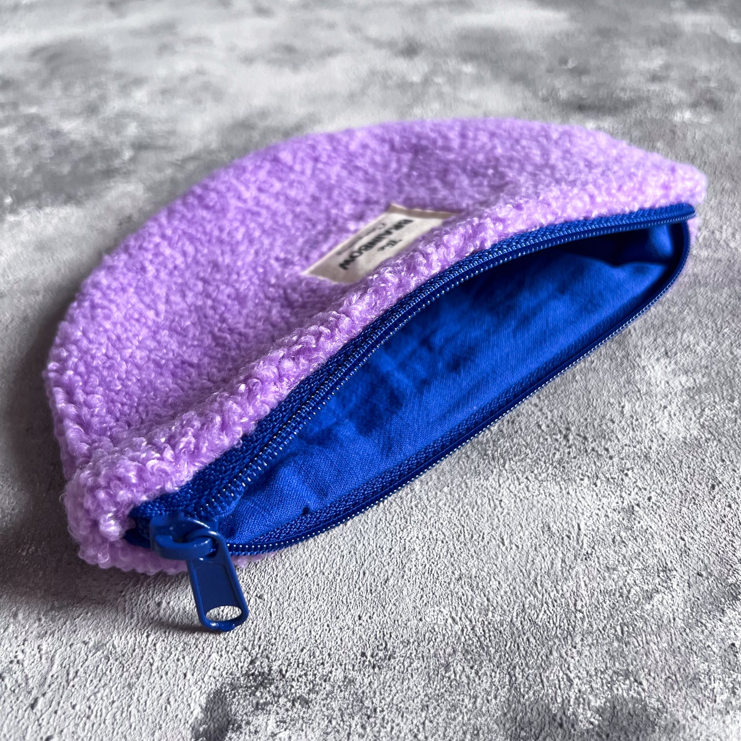 HALFMOON POUCH LILA x KOBALT