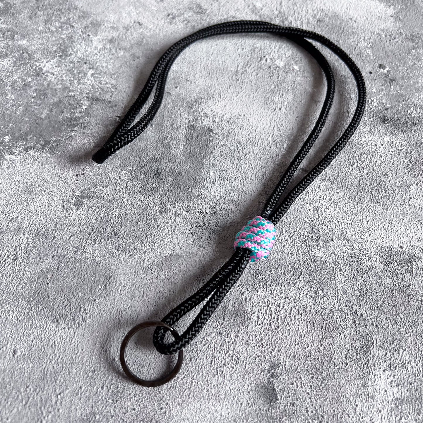 SCHLÜSSELANHÄNGER BLACK