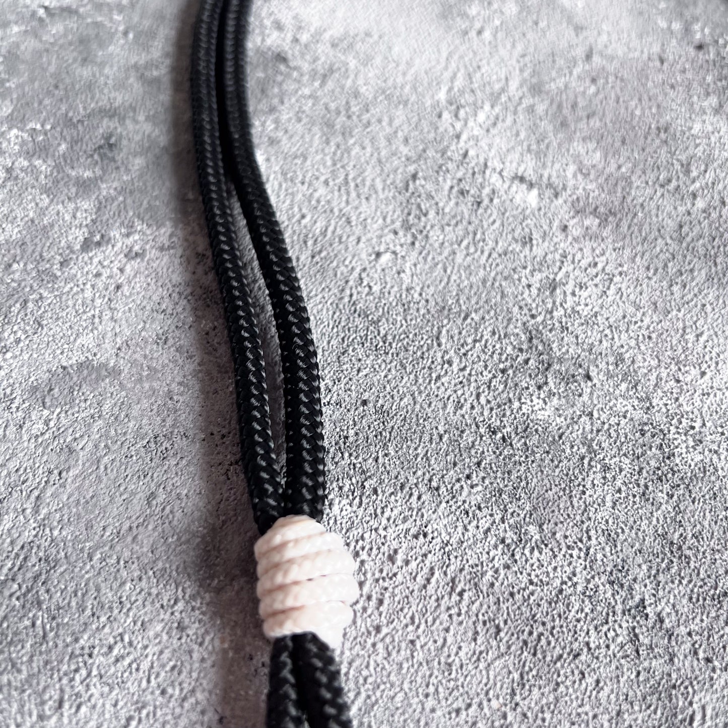 SCHLÜSSELANHÄNGER BLACK